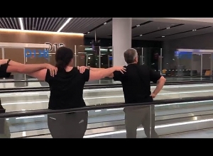 Ստամբուլի օդանավակայանում հայկական ազգային պար են պարել