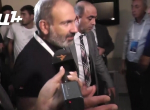 Փաշինյանը չպատասխանեց լրագրողների հարցերին