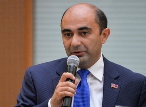 Էդմոն Մարուքյանին պատասխանել են վարչապետի աշխատակազմից