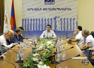 Мэр представил предложения компаниям-грузоперевозчикам