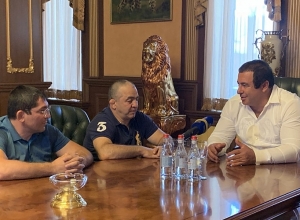 ՀԱՕԿ նախագահ Գագիկ Ծառուկյանը հանդիպել է Լևոն Ջուլֆալակյանին