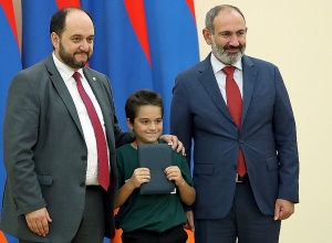 Награждаются лучшие ученики и выпускники республики: премьер-министр