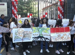 Студенческая забастовка в Экономическом университете: требуют возвращения Рубена Айрапетяна