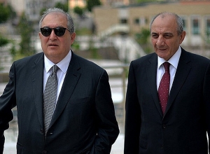 Armen Sarkissian holds phone conversation with Bako Sahakyan