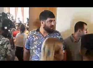 Վեճ ՍԴ միջանցքում՝ Քոչարյանի աջակիցների եւ ընդդիմադիների միջեւ