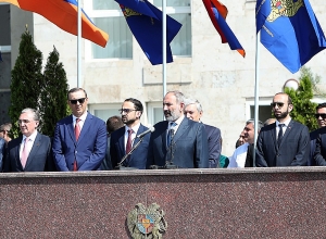 Վարչապետը անձամբ շնորհավորեց ԱԻՆ աշխատակիցներին