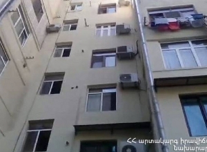 Ребенок 2,5-лет выпал с 6-го этажа здания