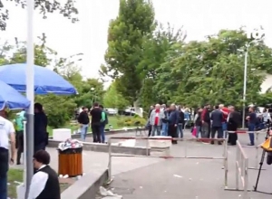 Акция протеста сторонников Роберта Кочаряна в прямом эфире