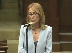 Ինչու է կառավարությունը միշտ մեկ ընկերությունից գնում? կոռուպցիա?