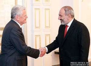 Никол Пашинян встретился с экс-президентом Германии