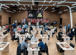 Левон Аронян в первой партии сыграл вничью с Матлаковым