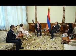 Սարգսյանն ընդունել է միջազգային փորձագետներ և վենչուրային ներդրողներ Ամատին և Բոումենին