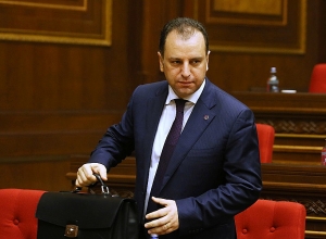 Պաշտպանության նախկին նախարար Վիգեն Սարգսյանին կալանավորելու միջնորդություն է ներկայացվել դատարան