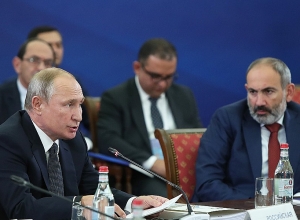 Никол Пашинян провел телефонный разговор с Владимиром Путиным