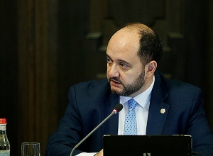 Араик Арутюнян проводит родительское собрание: live