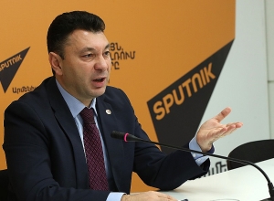 Առավոտյան մի հայտարարություն է անում, երեկոյան՝ լրիվ այլ․ Շարմազանովը՝ Փաշինյանի մասին
