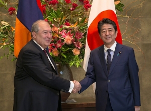 Նախագահ Արմեն Սարգսյանը հանդիպել է Ճապոնիայի վարչապետ Շինձո Աբեի հետ