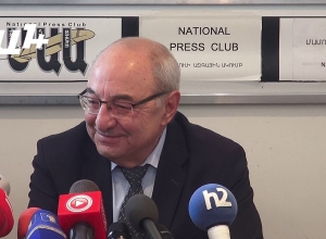 Մտածում էի եկել եմ ասուլիսի, պարզվեց միտինգ է․ թեժ զրույց լրագրողի և Վազգեն Մանուկյանի միջև