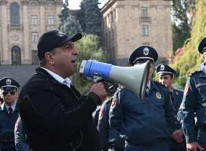 Напротив Национального собрания проходит акция против ратификации Стамбульской конвенции: прямой эфир