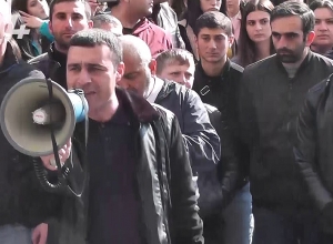 Նախարարության  շենքի մոտ հայտարարեցին անժամկետ նստացույցի մասին․ օրակարգում ԿԳՄՍ նախարարի հրաժարական