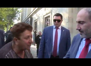 Նիկոլ Փաշինյանը զբոսնելով գնացել է Կառավարություն.