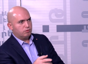 Между Николом Пашиняном и Сержем Саркисяном не было никакой теневой договоренности: Армен Ашотян