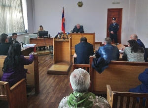 Судебное заседание по делу Манвела Григоряна и Назик Амирян отложено на несколько часов