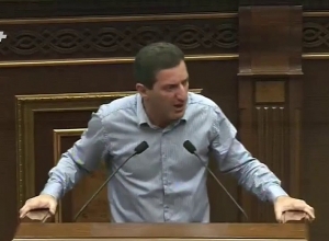 Վեճ Գևորգ Պետրոսյանի և Արարատ Միրզոյանի միջև. պատճառը միասեռակններն են