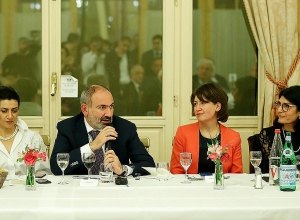 Ինչպես է Փաշինյանը  պատասխանում է ֆրանսահայերի հարցերին