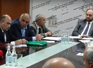 LIVE. YSU lecturers meet with Arayik Harutyunyan