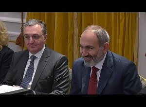 Փաշինյանը Հռոմում հանդիպել է  Իտալիայի արտաքին առևտրի պետական գործակալության նախագահ Կարլո Ֆերոի հետ