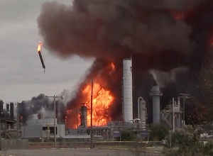 Взрывы и пожар на Техасском химическом заводе – есть раненые