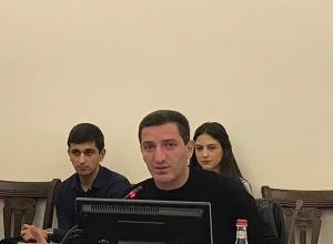 Вы разговаривали с налогоплательщиками? Они готовы кормить судью, не выполняющего работу? Петросян