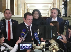 Для чего поощряете? Чтобы судья пошел, сидел дома, получал пенсию? Гагик Царукян