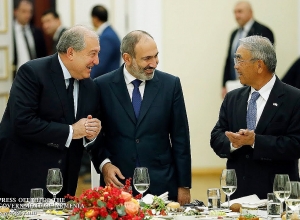 Վարչապետը ՀՀ պետական մրցանակ է հանձնել ճապոնացի գիտնական  Տակեո Կանադեին