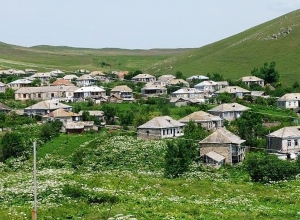 Есть также проблема различия менталитета, традиций: историк – об укрупнении общин