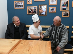 Ինձ մի հատ կոֆե կտա՞ք... Արմեն Սարգսյան