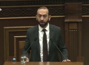 Պետք է բռնել վհուկներին և բանտ տանել․ Արարատ Միրզոյան