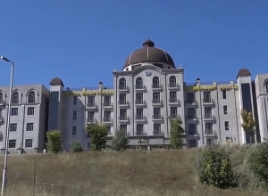 Ծաղկաձորի «Գոլդեն Փելիսը» պետությանը նվիրելուց հետո ՊԵԿ նախկին նախագահի վերաբերյալ գործի վարույթը կարճվել է. «Հետք»