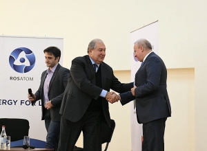 President Sarkissian meets Metsamor's high school children