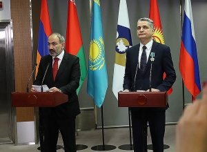 Փաշինյանը պատասխանում է լրագրողների հարցերին