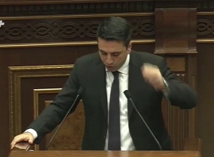 Ես խորհուրդ կտամ, որ հայելու մեջ փնտրի Աշոտյանին եւ վստահ եմ, որ կգտնի