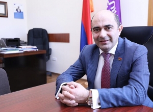 Мирзоян применяет к оппозиционным партиям санкции принятого республиканцами регламента: Эдмон Марукян