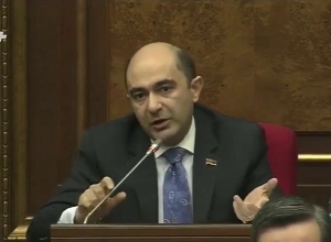 Դիմեք այլ իրավագետների օգնությանը. Միրզոյանը՝ Մարուքյանին