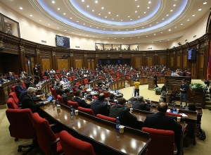 Ընդդիմությանը ձիու հետ համեմատելու համար պետք է ներողություն խնդրեք․ Մարուքյանը՝ Արարատ Միրզոյանին