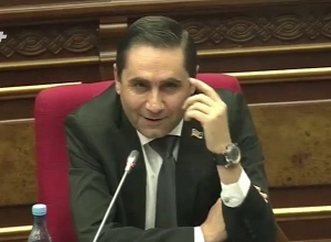 Կոչ եմ անում ստատուսներ այստեղ չկարդալ. Արման Աբովյան