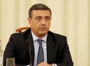 Исполняющий обязанности директора СНБ уклонился от ответов на вопросы журналистов