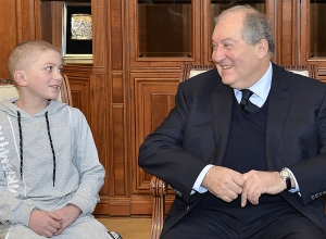 Ты должен выстоять, быть сильным: президент принял 10-летнего Ромика Аршакяна