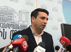 Դուք զինվորական բժշկին «ախռանիկներով» քացով ծեծող տեսակ եք․ Սիմոնյանը՝ նախկին իշխանությանը