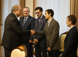 Արմեն Սարգսյանը հյուրընկալել է Միջազգային ուսանողական ծրագրավորման մրցույթին մասնակցած՝ ԵՊՀ թիմին